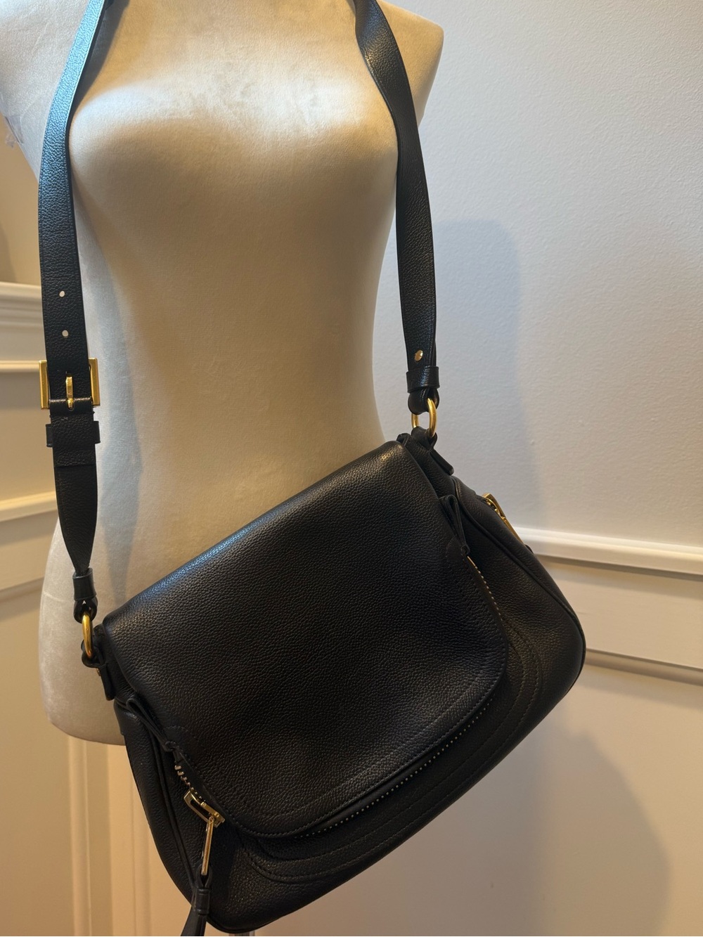 TOM FORD Grained Med Jennifer Crossbody Black Bag- amazing cond -100% auth - Picture 2 of 10